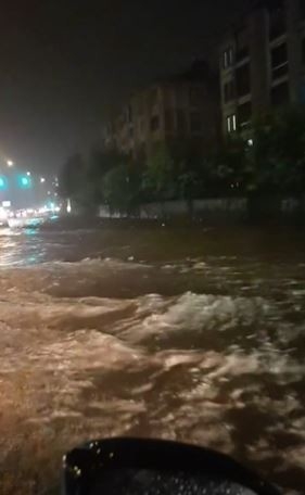 Gaziantep’te Sağanak Yağış Hayatı Felç Etti