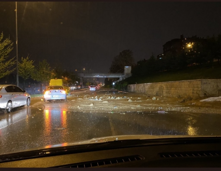 Gaziantep’te Sağanak Yağış Hayatı Felç Etti