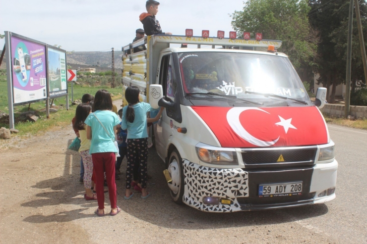 Bayram Arifesinde Çocukların Şeker Sevinci