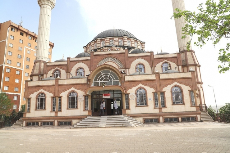 Şehitkamil’de Camiler Bayram Namazı İçin Hazırlandı