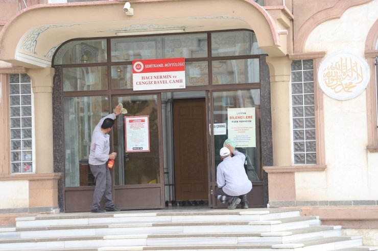 Şehitkamil’de Camiler Bayram Namazı İçin Hazırlandı