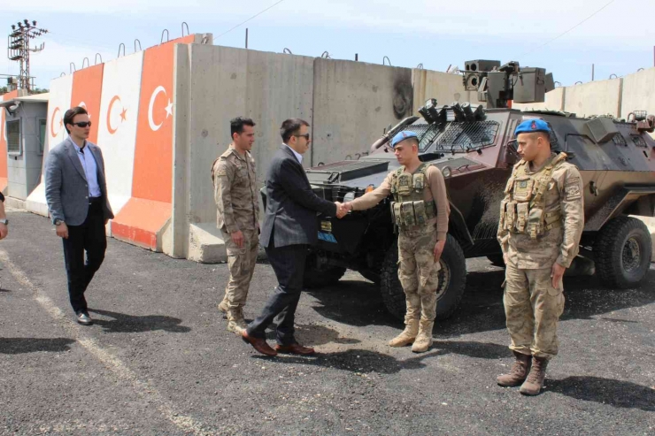 Dicle Kaymakamı Yurdagül, Şehit Ailesi Ve Güvenlik Güçleriyle Bayramlaştı