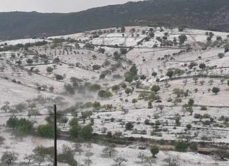 Adıyaman’da Ceviz Büyüklüğünde Dolu Yağdı