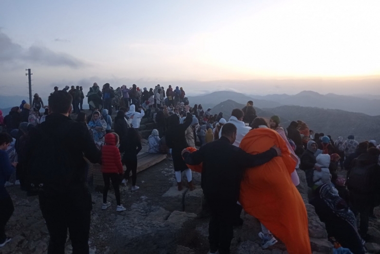 Bayramda Nemrut Dağı’na Ziyaretçi Akını