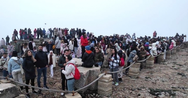 Bayramda Nemrut Dağı’na Ziyaretçi Akını