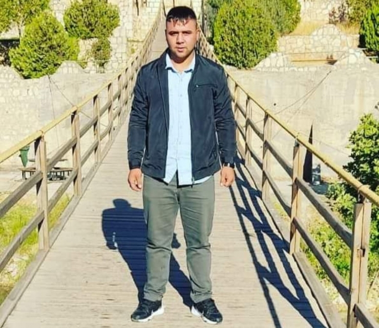 23 Yaşındaki Hurdacı Evinde Bıçaklanarak Öldürülmüş Halde Bulundu