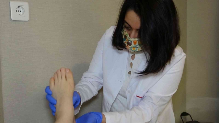 Uzmanı Uyardı: Dar Ayakkabı Düztabanlık Ve Mantar Enfeksiyonu Nedeni
