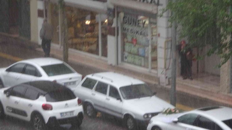 Meteoroloji Sel Baskını İçin Uyardı: Diyarbakır’da Sağanak Etkili Oldu