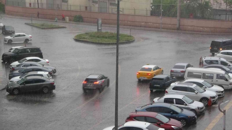 Meteoroloji Sel Baskını İçin Uyardı: Diyarbakır’da Sağanak Etkili Oldu