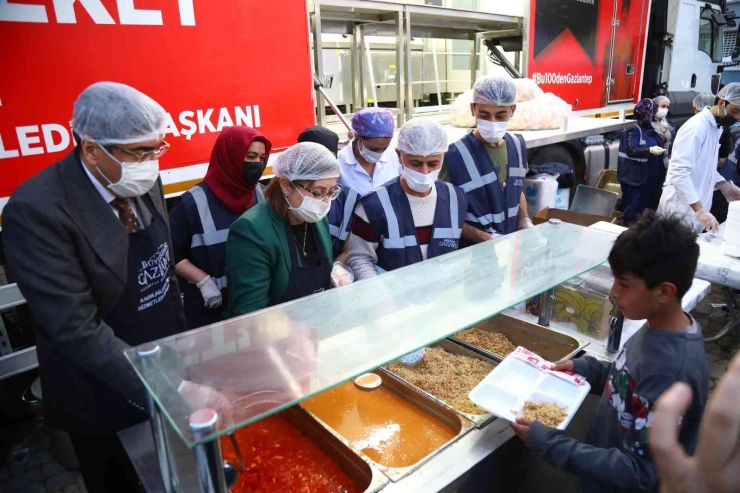 Gaziantep’teki İftar Çadırında 210 Bin Kişilik İftar Yemeği İkram Edildi