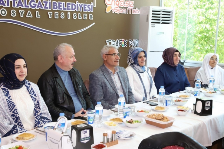 Başkan Güder, Battalgazili Annelerle Buluştu