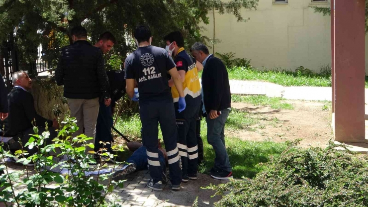 Kezzapla Kendine Zarar Vermek İsteyen Şahsı Polis Etkisiz Hale Getirdi