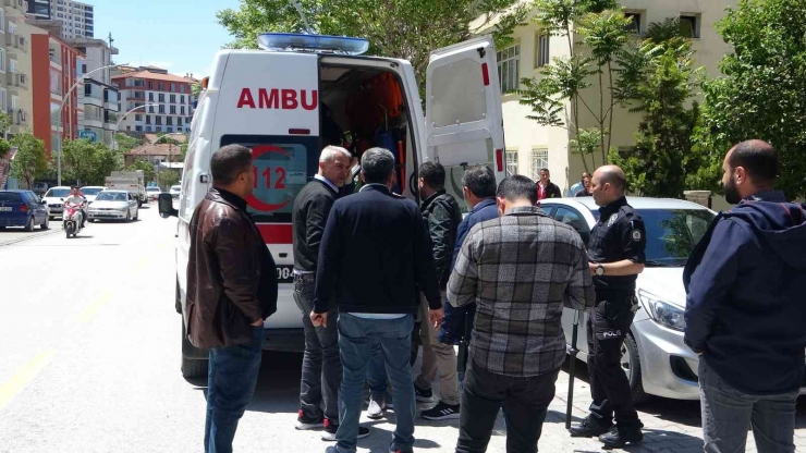 Kezzapla Kendine Zarar Vermek İsteyen Şahsı Polis Etkisiz Hale Getirdi