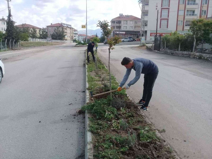 Gölbaşı’nda Parklara Bakım Çalışması