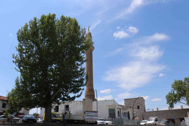 Yıkımı Durdurulan Caminin Akıbeti Merak Konusu Oldu