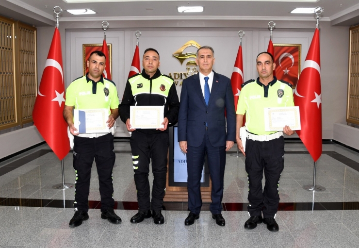 Vali Çuhadar Jandarma Ve Emniyet Personellerini Ödüllendirdi