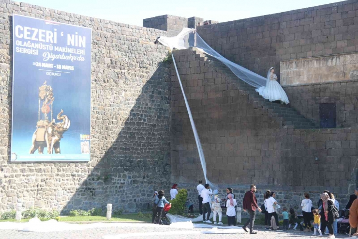 Diyarbakır’ın Tarihi Mekânlarını Gelin Duvağı Sardı