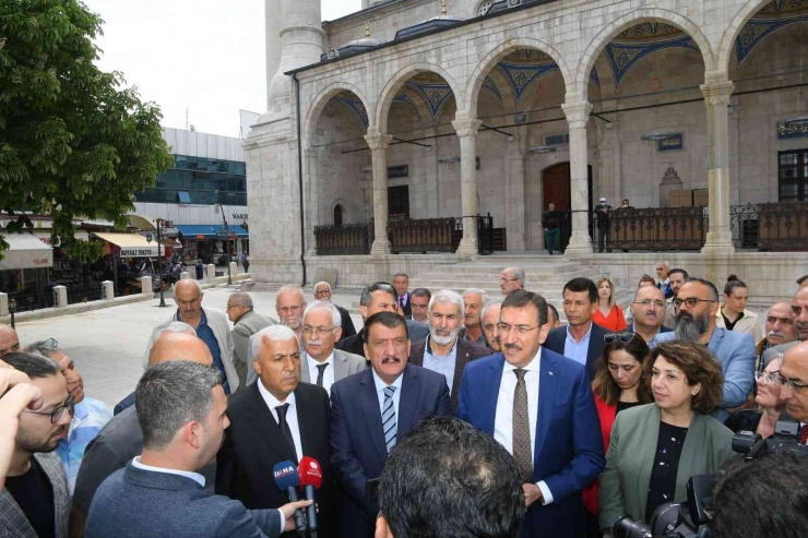 Başkan Gürkan, Yeni Cami’deki Çalışmalarla İlgili Değerlendirmede Bulundu