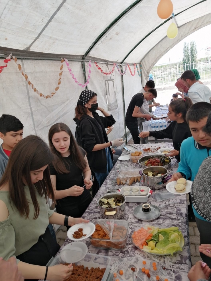 İhtiyaç Sahibi Öğrenciler Yararına Sergi