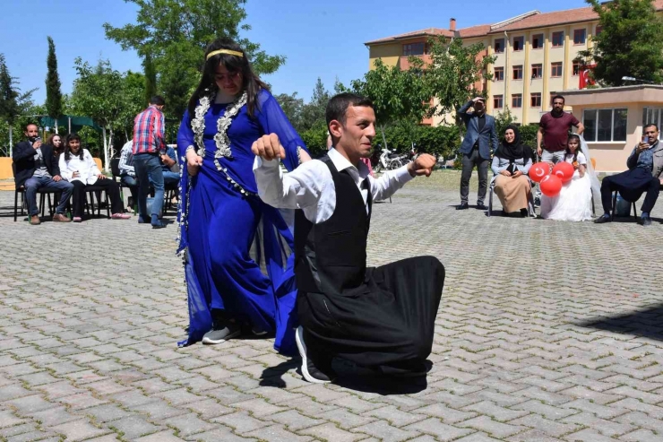 Engel Tanımayan Öğrenciler Performanslarıyla Göz Doldurdu