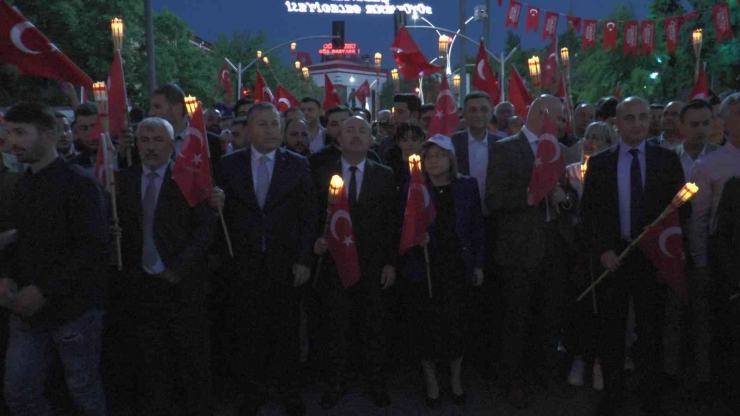 Gaziantep’te Coşkulu Fener Alayı Yürüyüşü