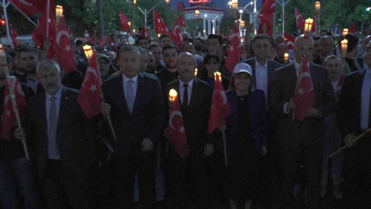 Gaziantep’te Coşkulu Fener Alayı Yürüyüşü