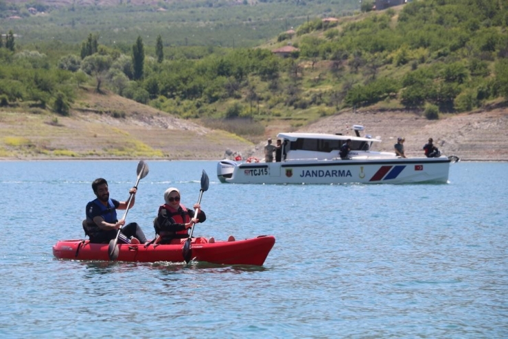 Jandarma Ve Öğrencilerden Bot Gösterisi