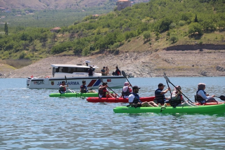 Jandarma Ve Öğrencilerden Bot Gösterisi