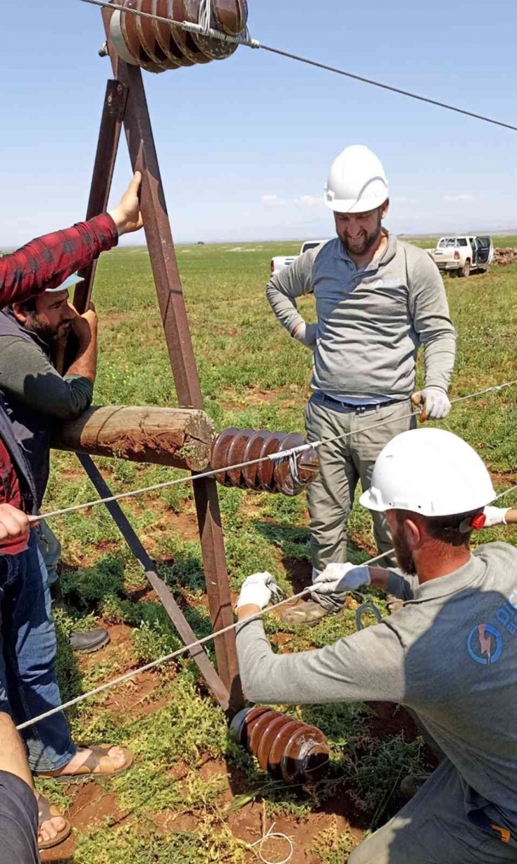 Şanlıurfa’da Fırtınanın Yıktığı 144 Elektrik Direği Yenilendi