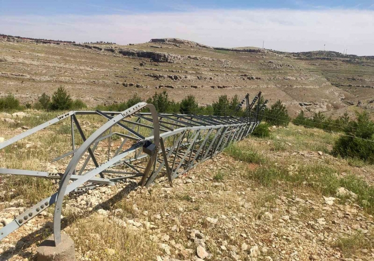 Şanlıurfa’da Fırtınanın Yıktığı 144 Elektrik Direği Yenilendi