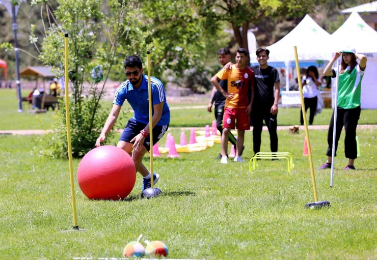 Üniversitede Festival Heyecanı Başladı