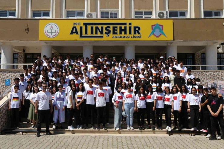 Altınşehir Anadolu Lisesinde İkinci Dil Şenliği Düzenlendi