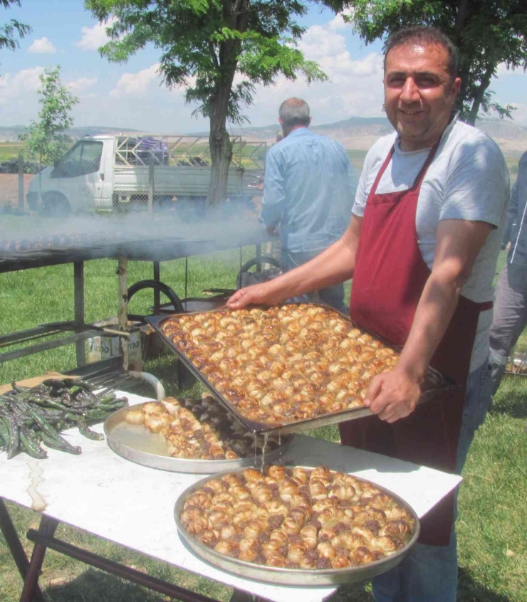 Sarımsak Diyarının Damak Çatlatan Lezzeti: Sarımsak Kebabı