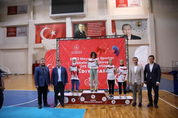 Adıyaman’da Bilek Güreşi Türkiye Şampiyonası Yapılıyor