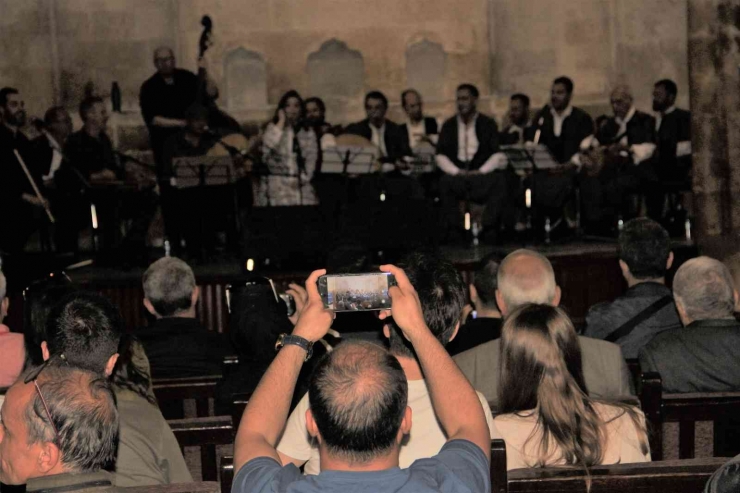 Türk Ve İngiliz Müzik Gruplarından Urfa Türküleri