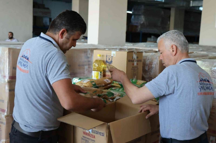 Şanlıurfa’da İhtiyaç Sahiplerine Gıda Kolileri Ulaştırılıyor