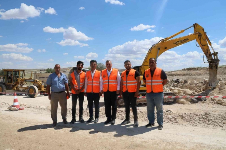 Başkan Beyazgül Çatak’taki Yol Genişletme Çalışmalarını İnceledi