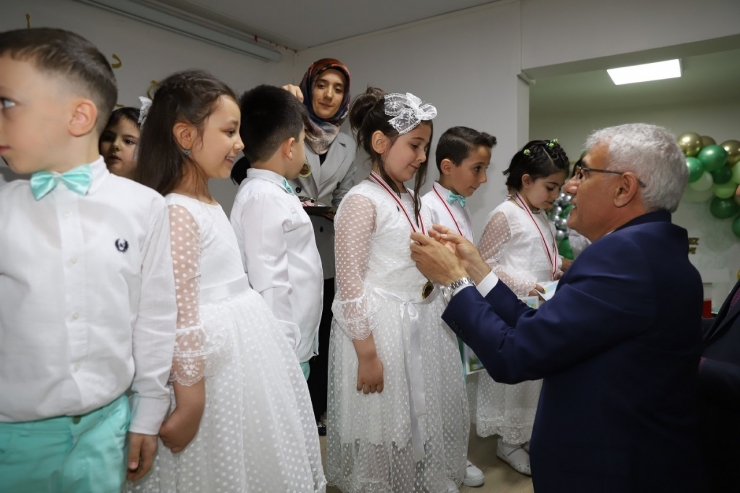 Başkan Güder, Minik Öğrencilerin Kur’an-ı Kerim’e Geçiş Törenine Katıldı