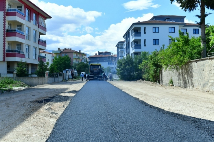 Yeşilyurt’ta Yollar Yenileniyor