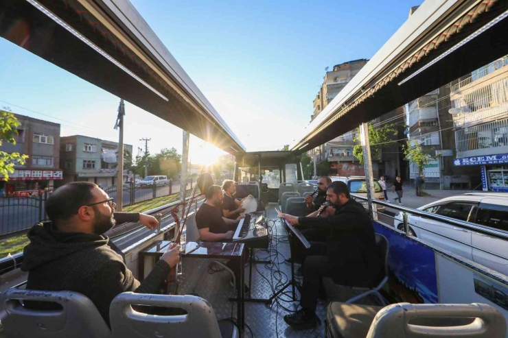 Fetih Coşkusu Gezici Otobüsle Diyarbakır Sokaklarında