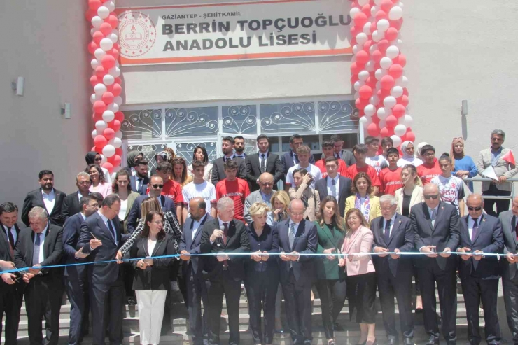 Berrin Topçuoğlu Anadolu Lisesi Düzenlenen Törenle Eğitime Açıldı