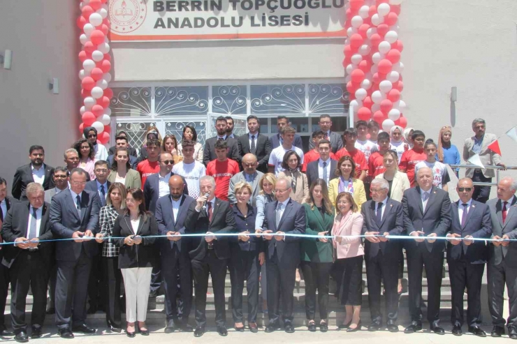 Berrin Topçuoğlu Anadolu Lisesi Düzenlenen Törenle Eğitime Açıldı