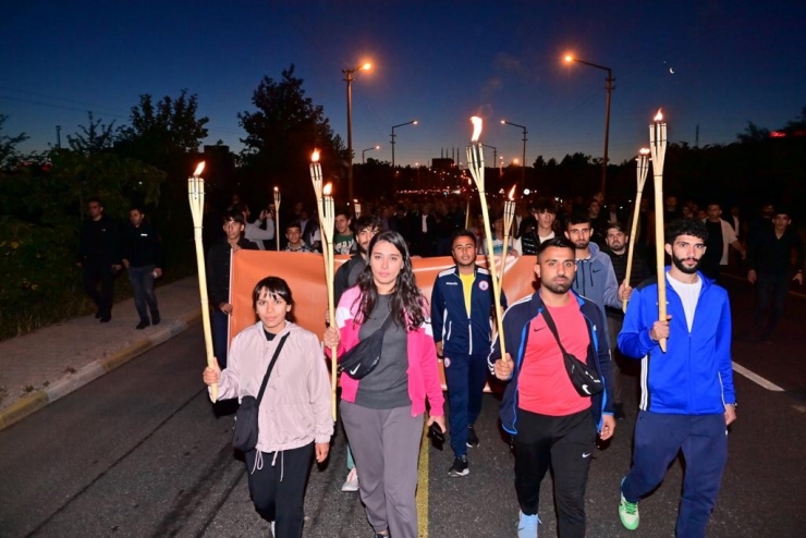 Diyarbakır’da “fetih Yürüyüşü”