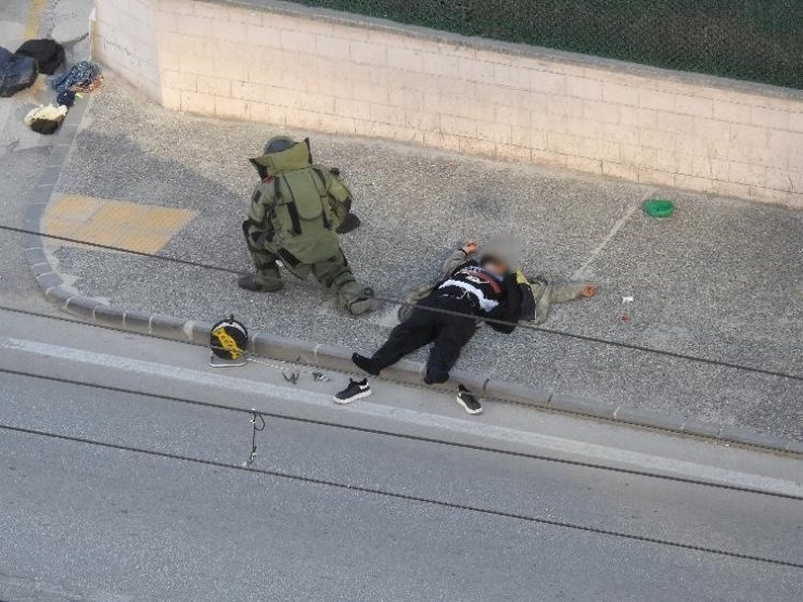 Emniyetin Önündeki Canlı Bomba Paniği Güvenlik Kamerasında: Saldırganın Gelişi Böyle Görüntülendi