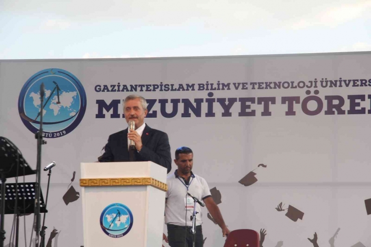 İslam Bilim Ve Teknoloji Üniversitesi İlk Mezunlarını Verdi