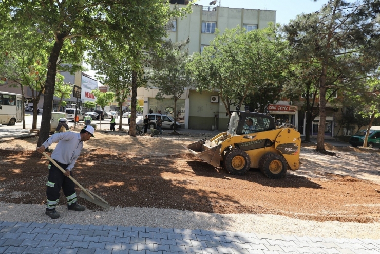 Şehitkamil’de Parklara Yaz Bakımı