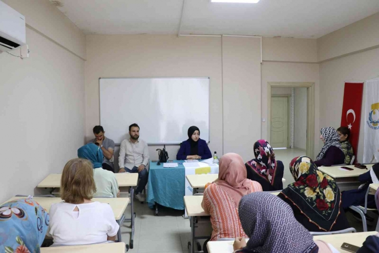 Millet Evlerindeki Kursiyerlere Uzman Semineri