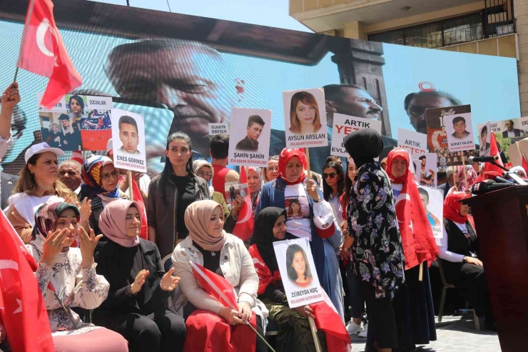 Cumhurbaşkanı Erdoğan: "bütün Dünya Teröristlerin Yanında Yer Alsa Da Annelerin Kalplerindeki Sevgi Ve Gözlerindeki Kararlılık, O Hainlerin Dengelerini Bozmaya Yetti"