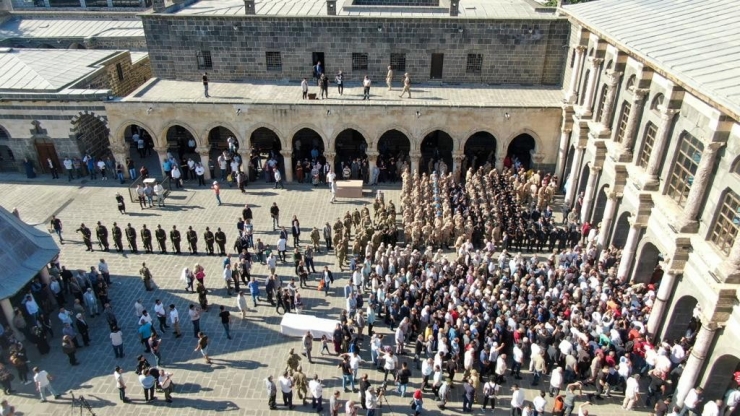 Şehit Uzman Çavuş Serttaş Diyarbakır’da Gözyaşları Arasında Son Yolculuğuna Uğurlandı