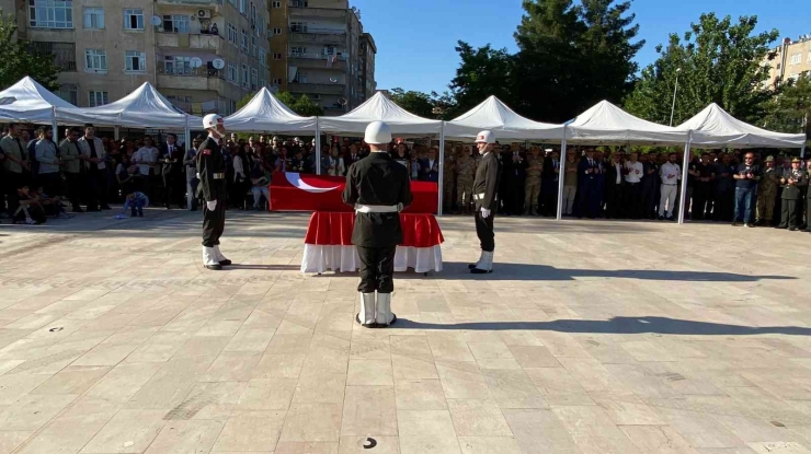 Şehit Uzman Çavuş Serttaş Diyarbakır’da Gözyaşları Arasında Son Yolculuğuna Uğurlandı